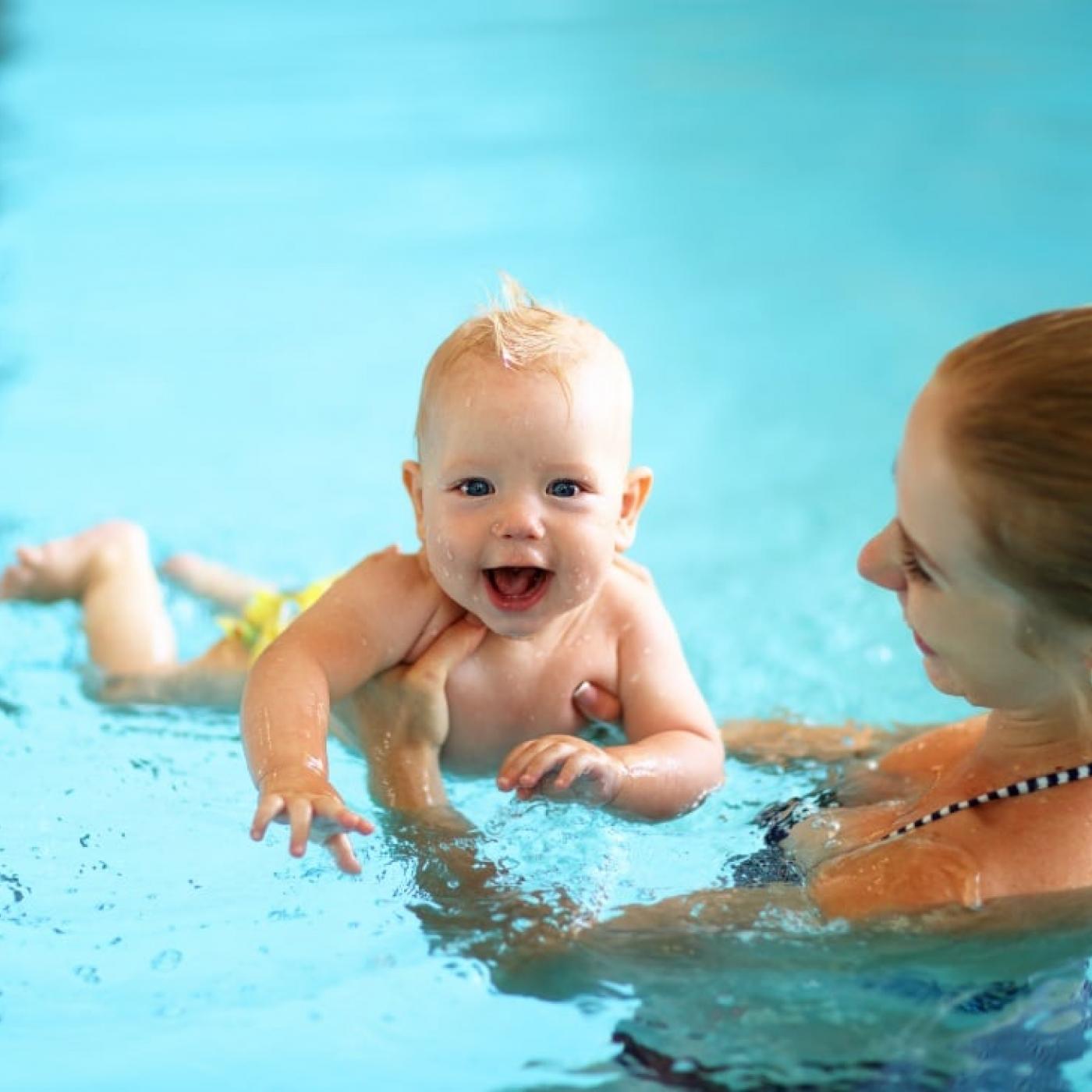 Babyschwimmkurs in Paulinschen´s Schwimmschule.