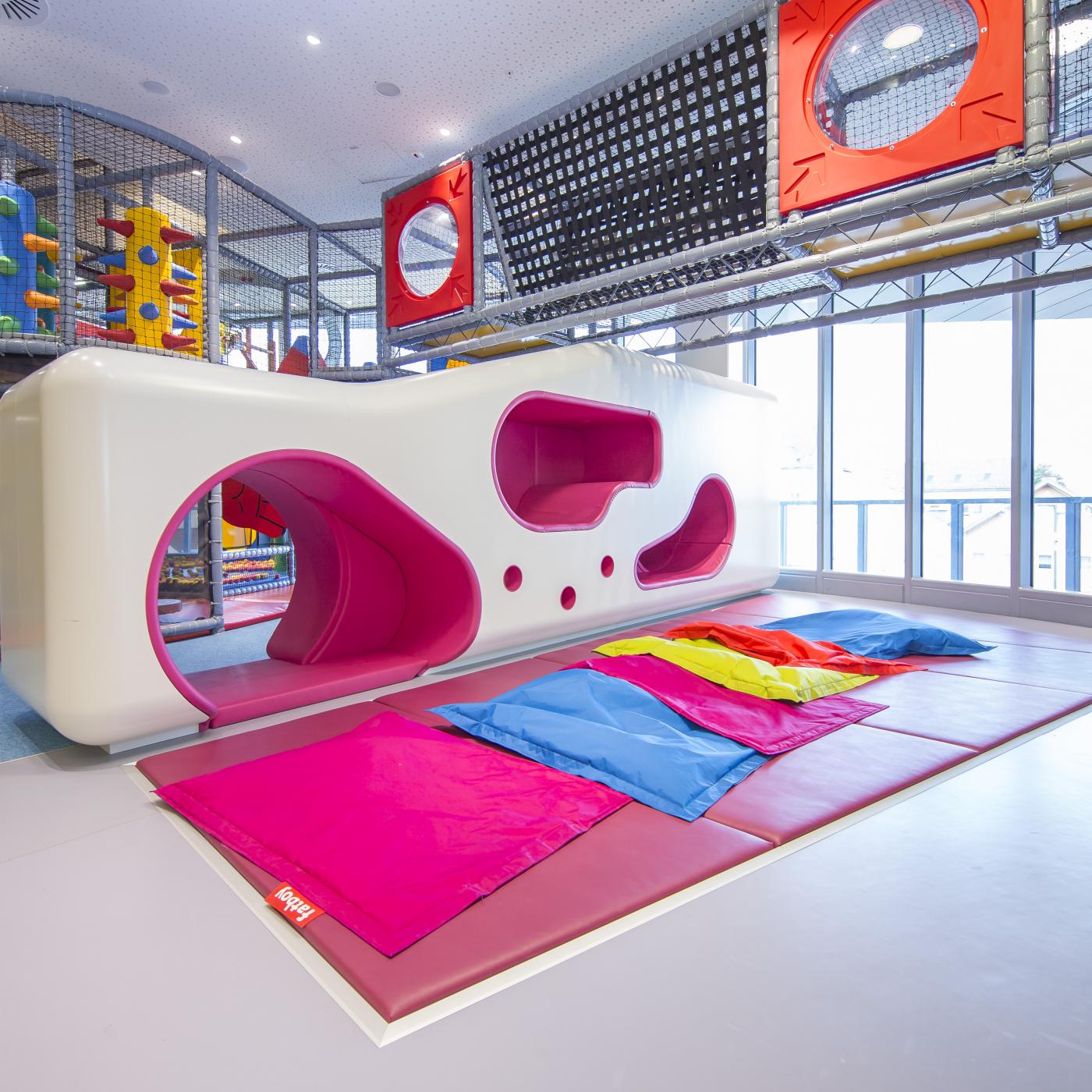 Indoor-Spielplatz mit Kinderbetreuung in der Weberzeile in Ried. 