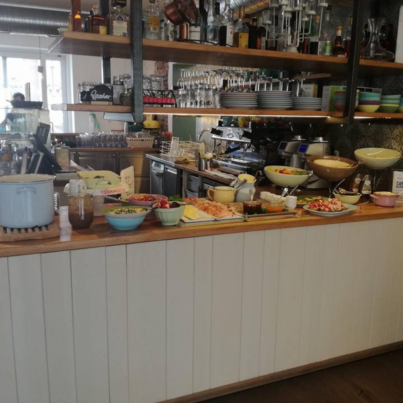 Frühstücksbuffet am Wochenende im Café Kubus in Kuchl.