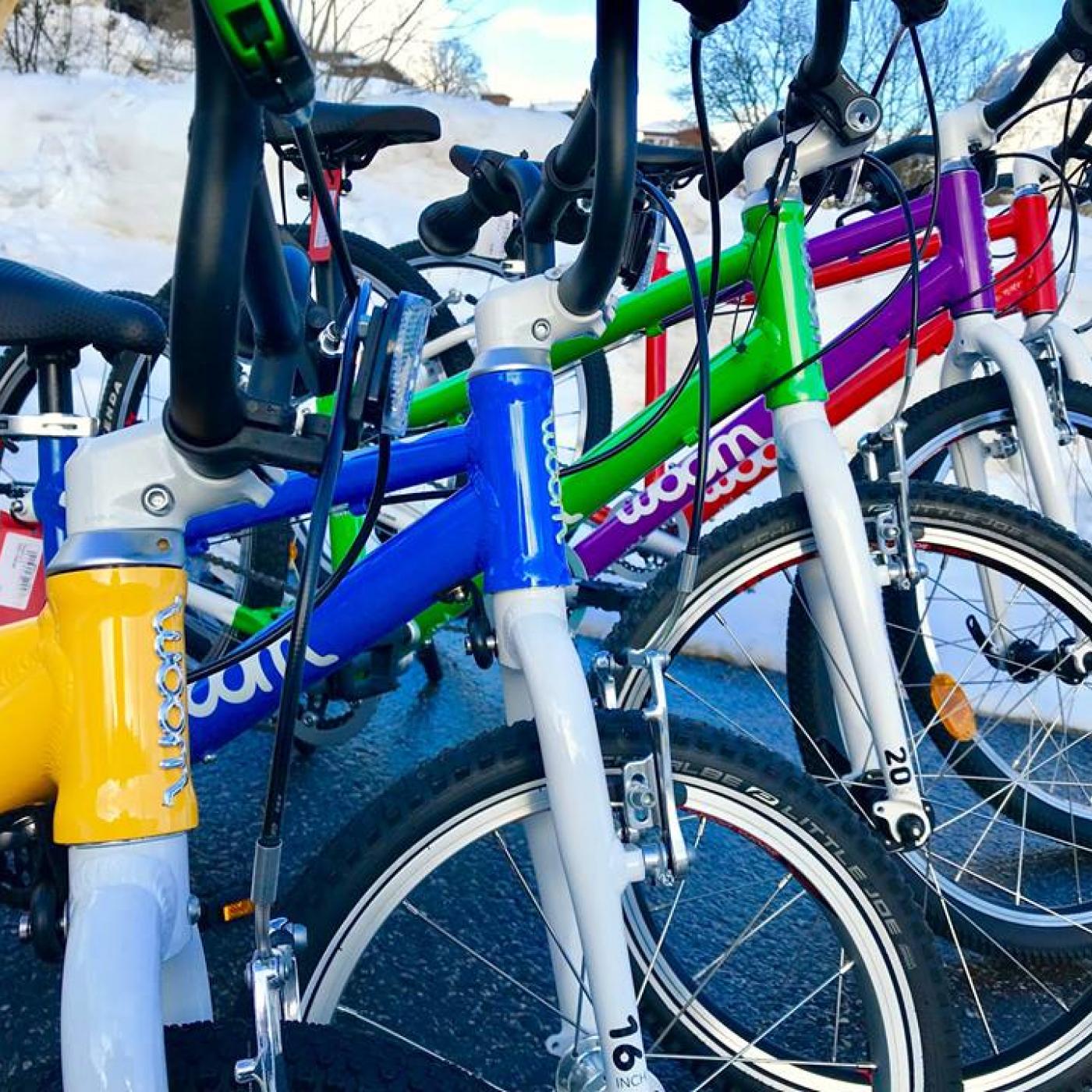 Kinder lieben Woom Fahrräder bei Martins Bikeshop in Unken.