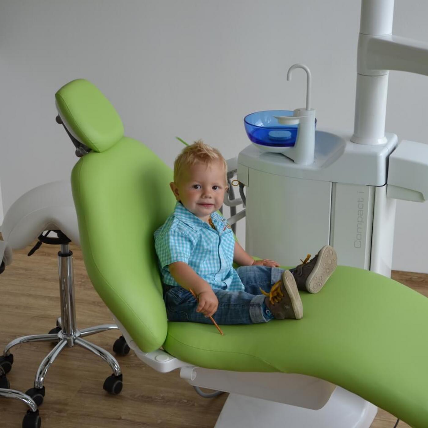 familydent kinderfreundlicher Zahnarzt in Altenmarkt im Pongau - stressfreie Behandlung für Kinder und Erwachsene.