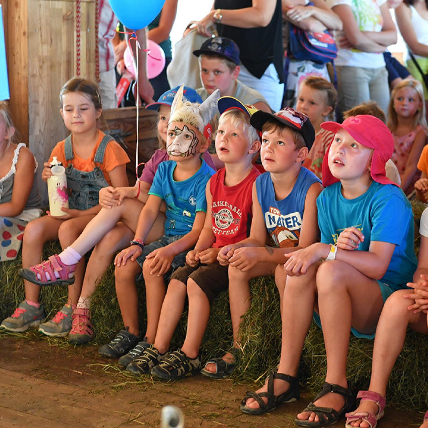 Spaß und Action beim Kinderfest am Bauernhof von Gut Aiderbichl in Henndorf.
