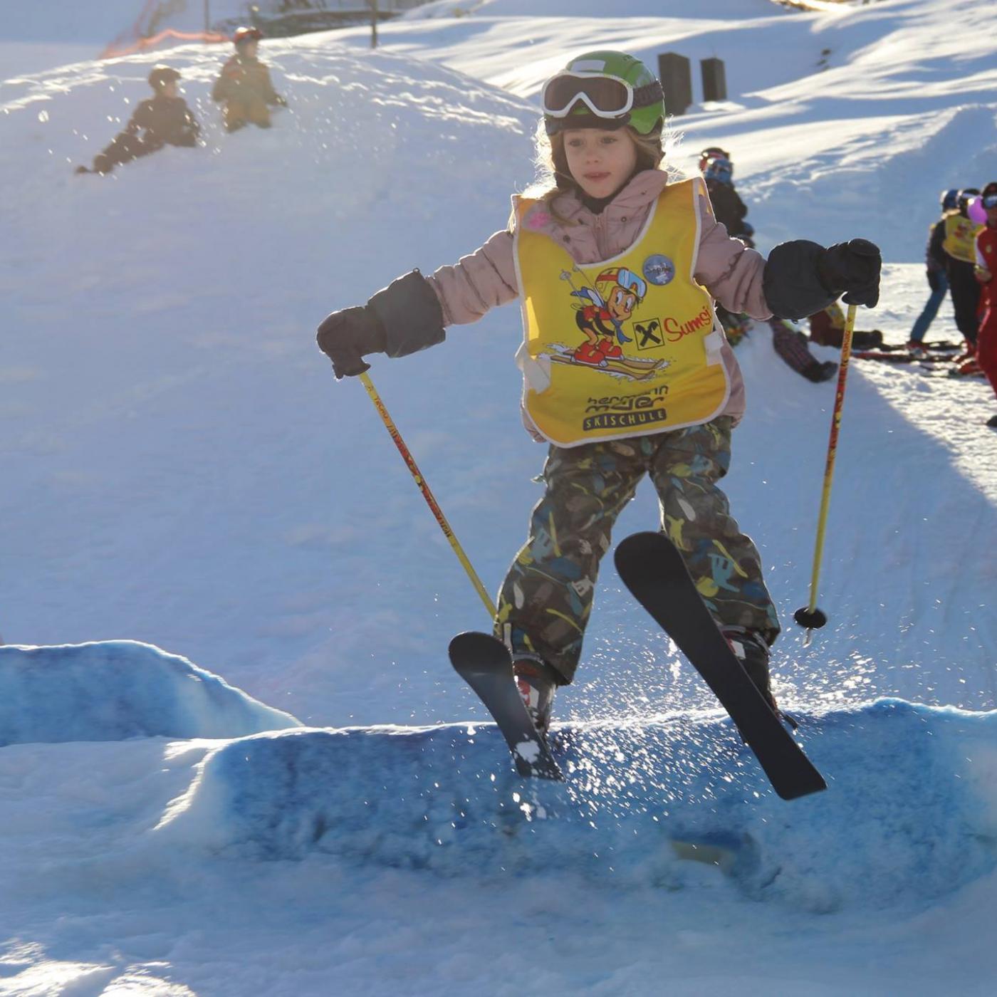 Skifahren lernen wie ein echter Weltmeister in der Hermann Maier Skischule Flachau.