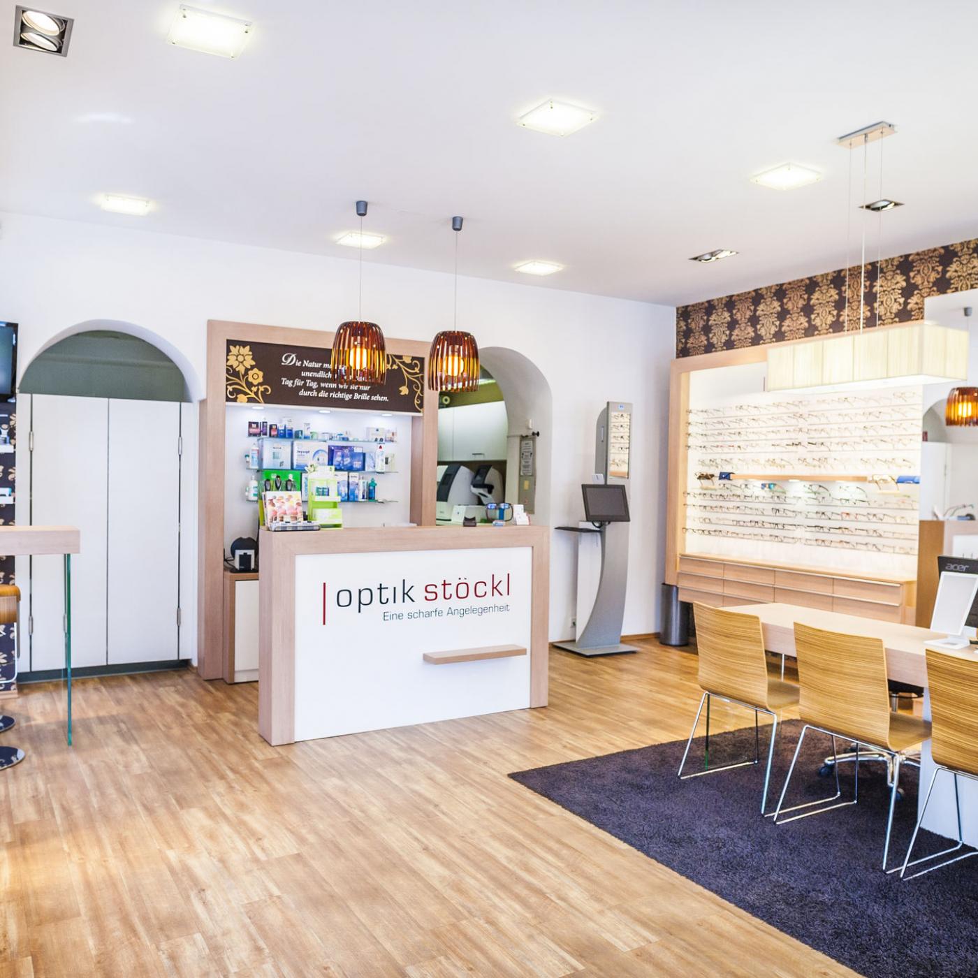 Innenansicht des Brillengeschäfts Optik Stöckl