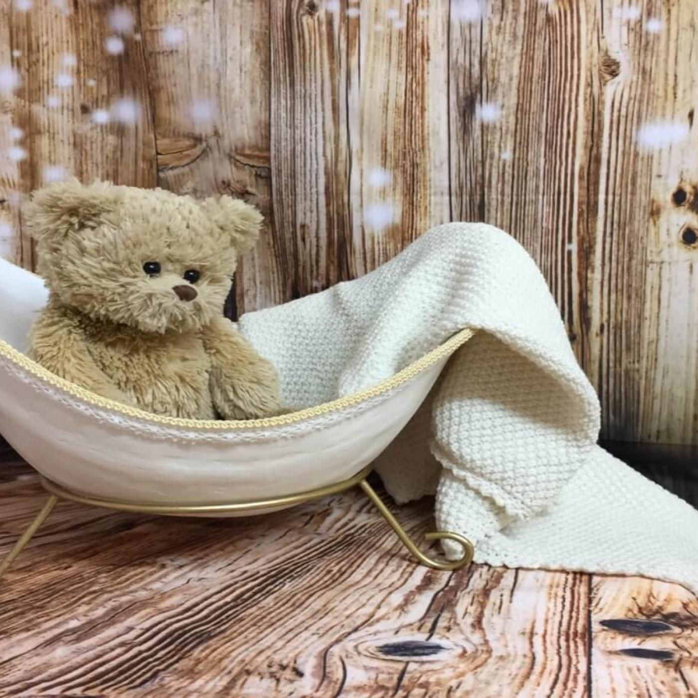 Babybauchabdruck kunstvoll gestaltet mit Teddybär. 