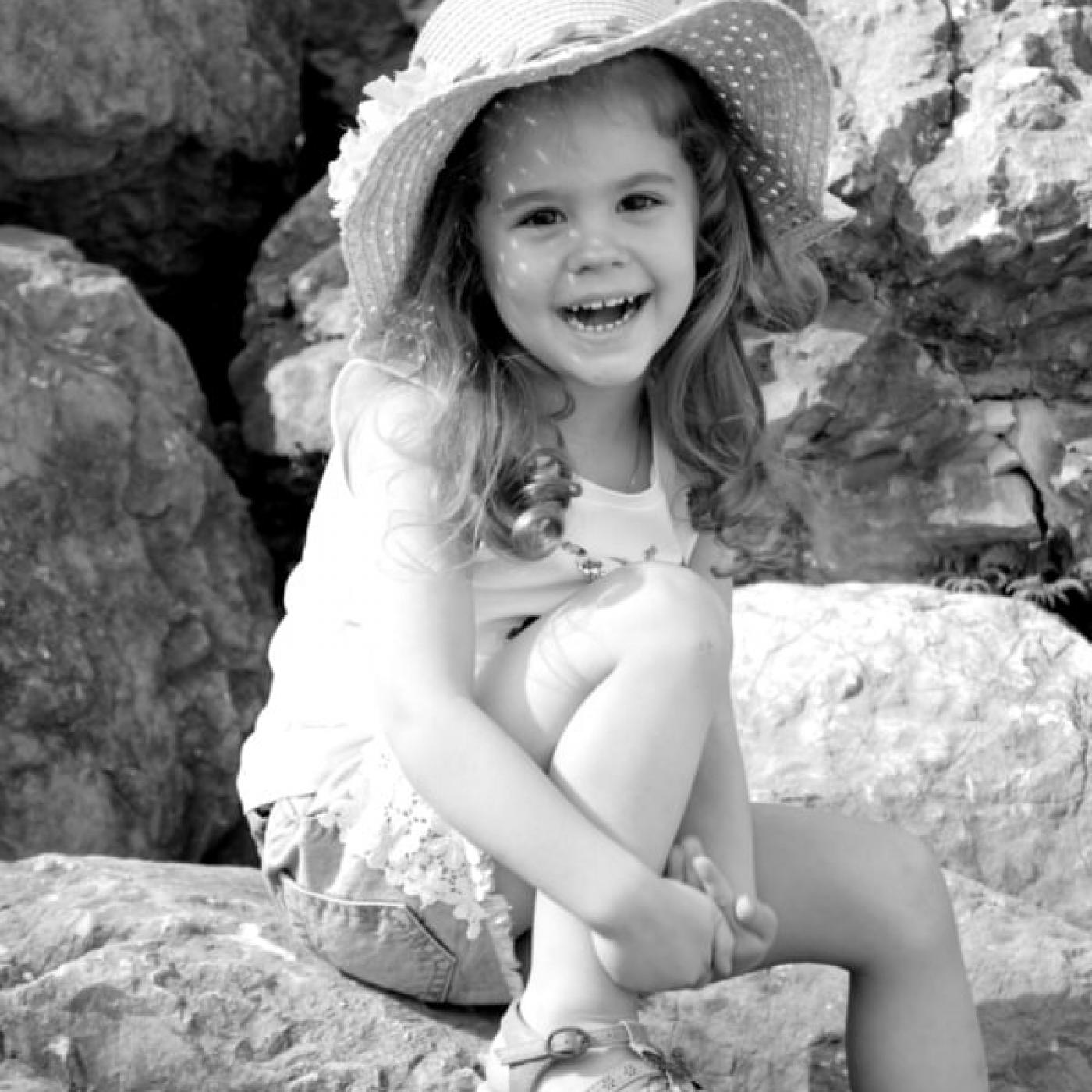 Kinderfoto in schwarz/weiß von Momentaufnahme Kerstin Tress.
