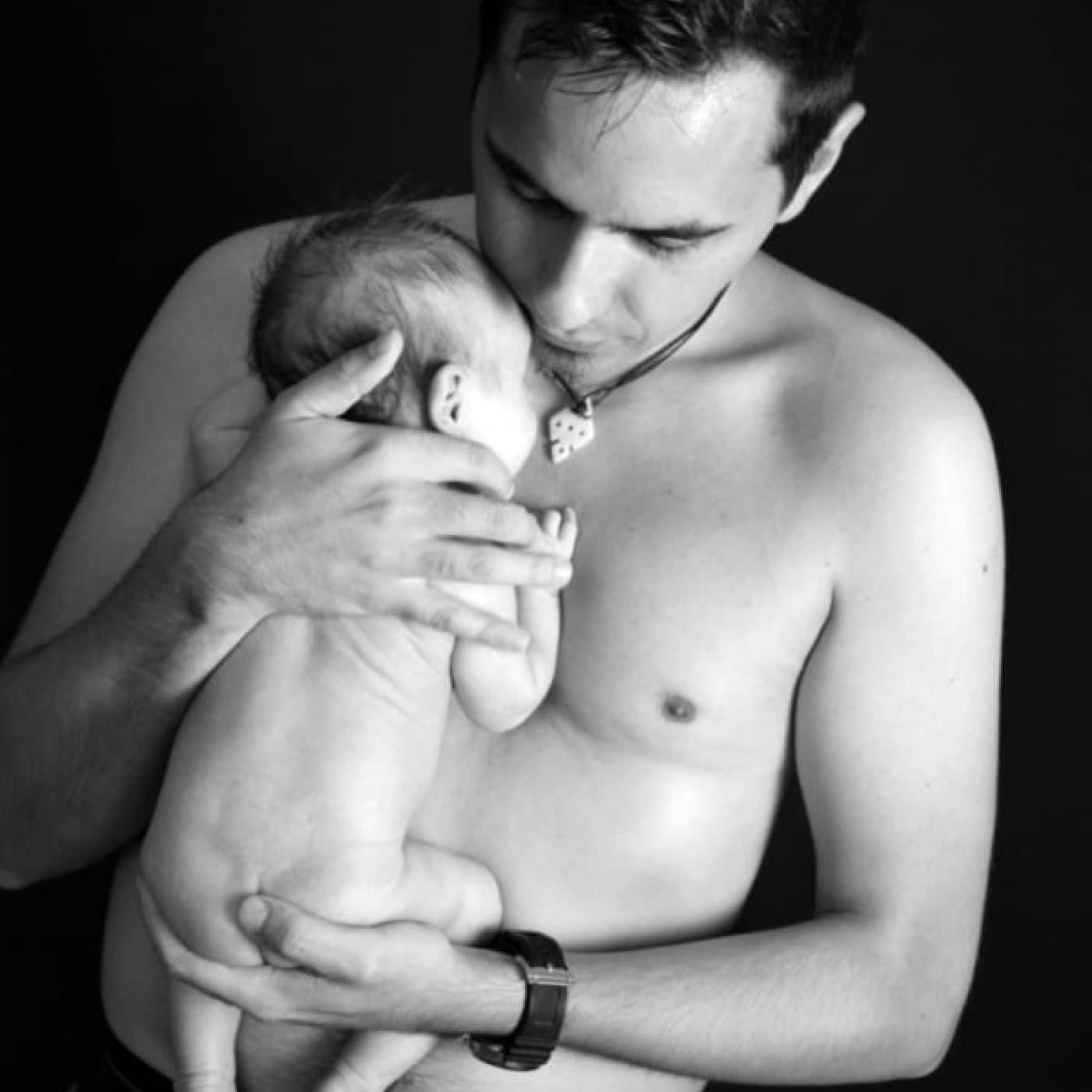 Papa und Baby fotografiert von Momentaufnahme Kerstin Tress.