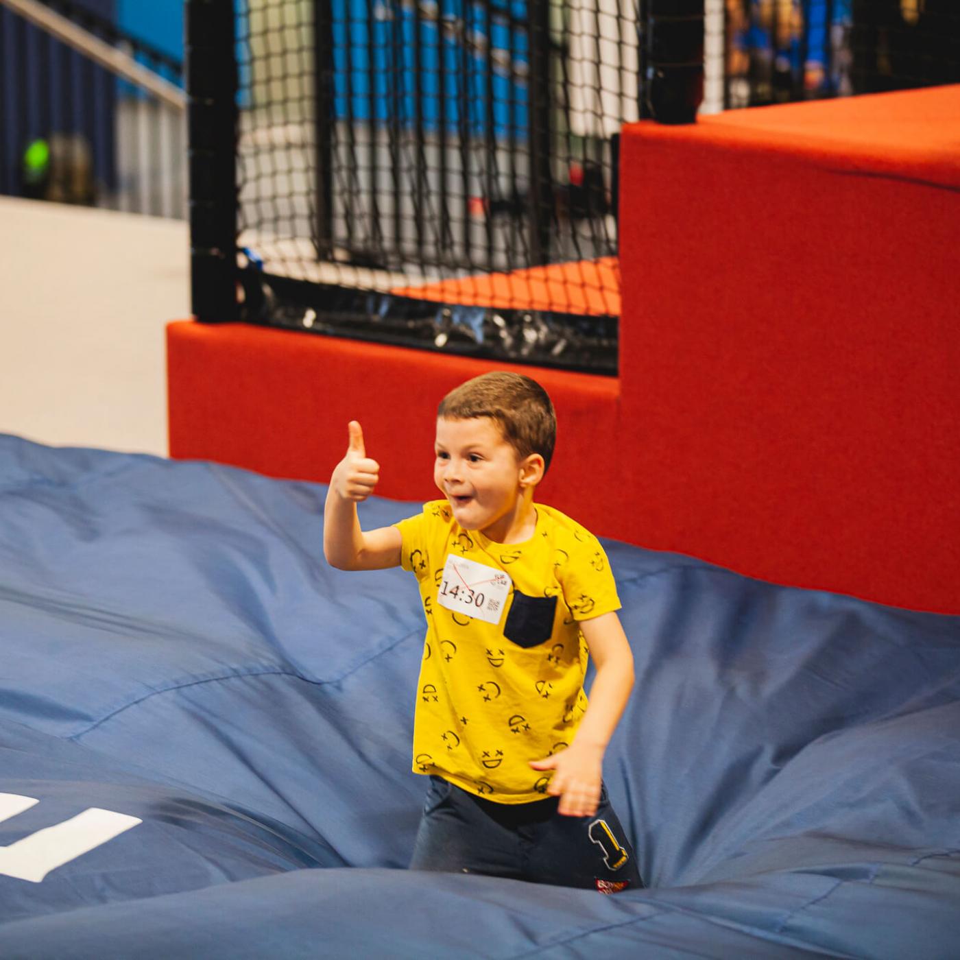 Trampolin springen im Flip Lab Center in Graz.