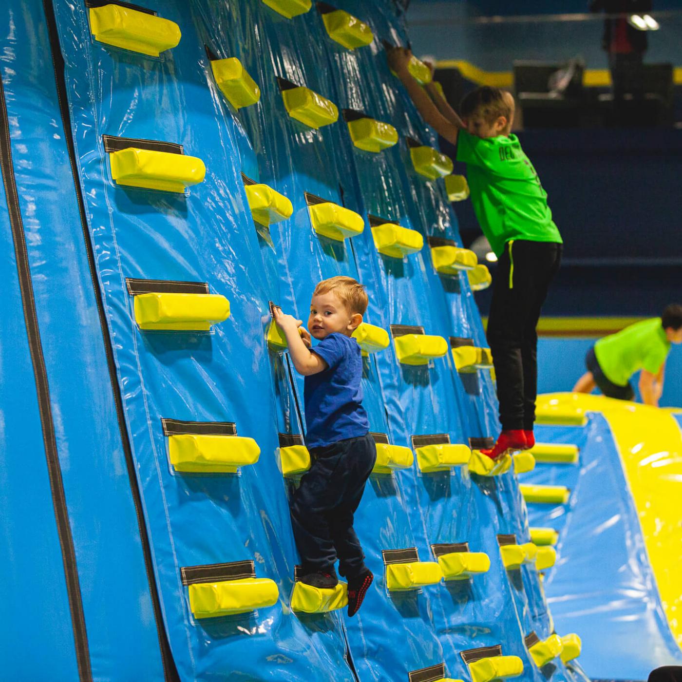 Kletterwand im Flip Lab Center in Graz.