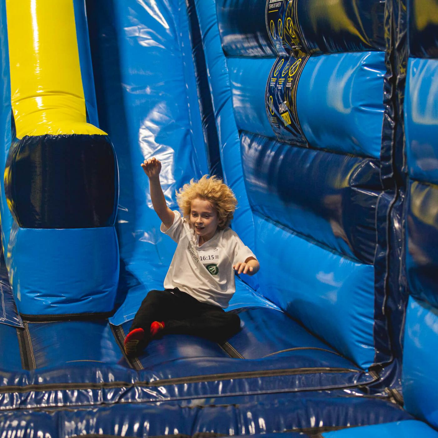 Mega-Rutsche im Flip Lab Center in Graz. 
