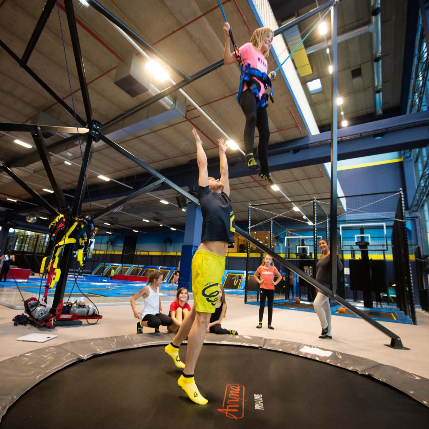 Trampolin springen im Flip Lab Center in Graz.