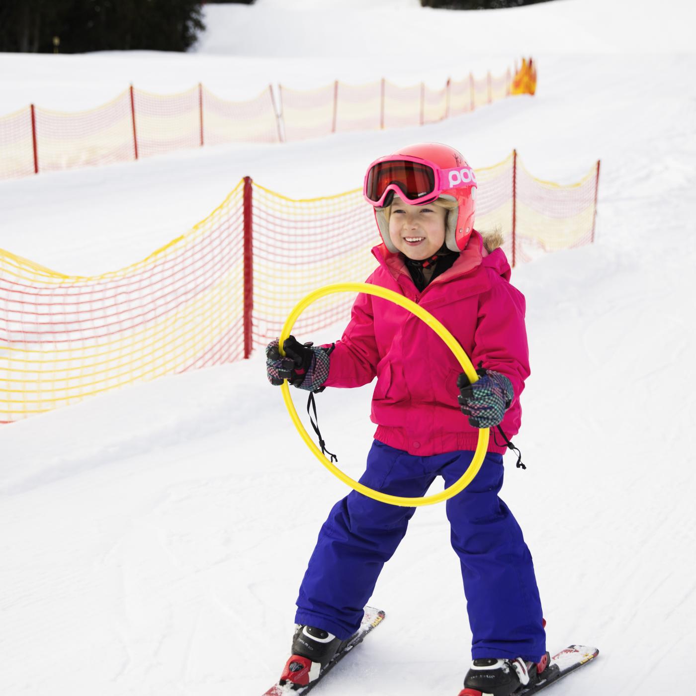 Kind beim Ski fahren