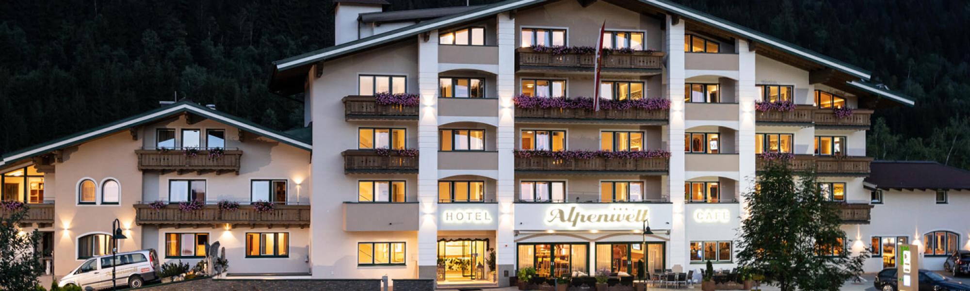 Aussenansicht Familienhotel Alpenwelt in Flachau.