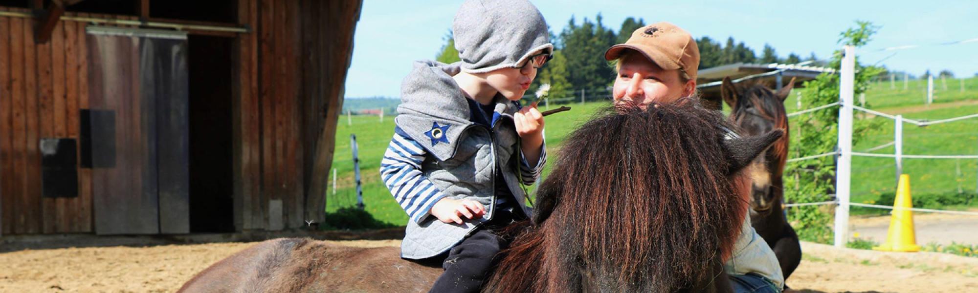 Reittherapie bei Pferde – Pur – Reittherapie.