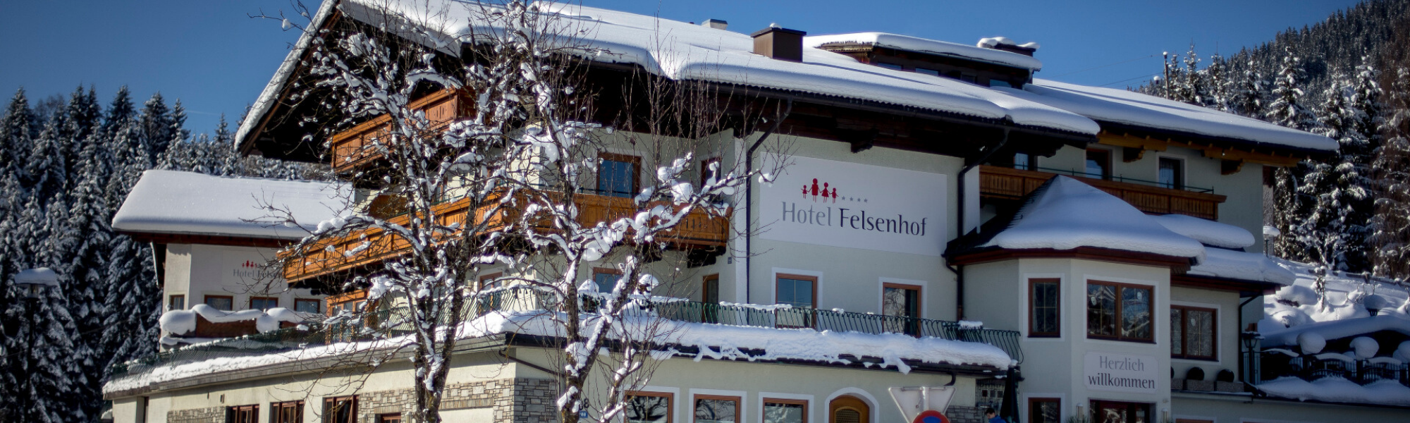 Aussenansicht Hotel Felsenhof in der Flachau. 