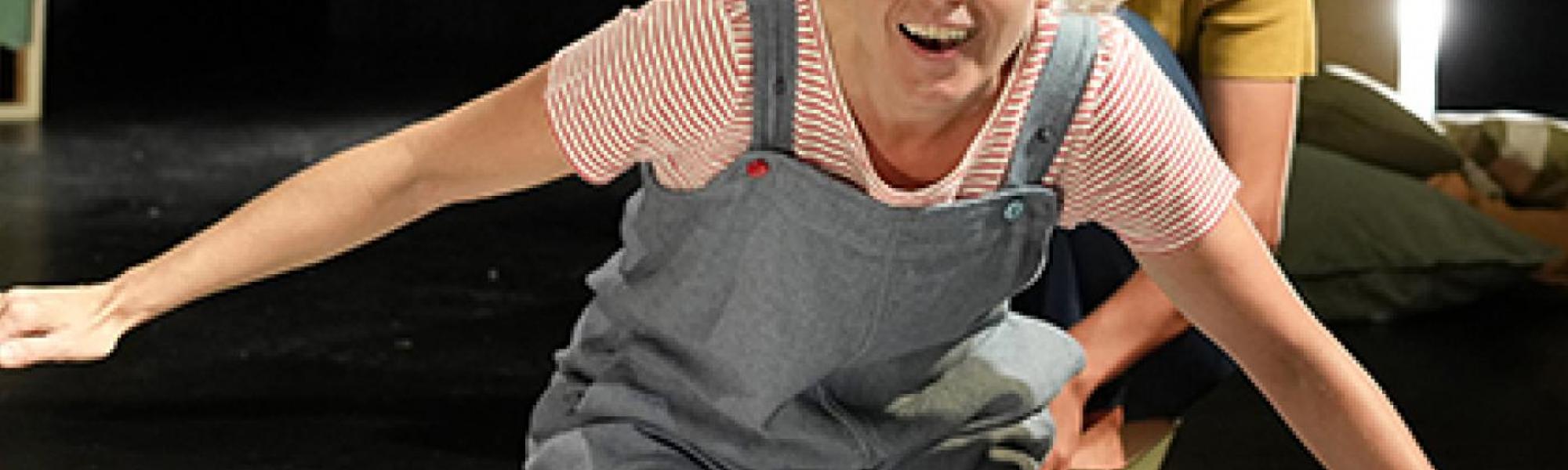 Valerie auf einem weißen Tuch